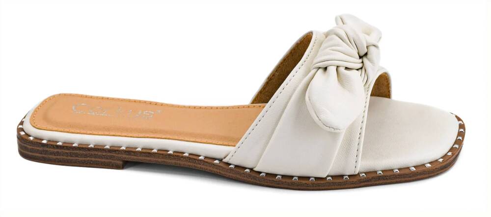 NEW CORKYS FOOTWEAR women's clam bake sandal in ivory